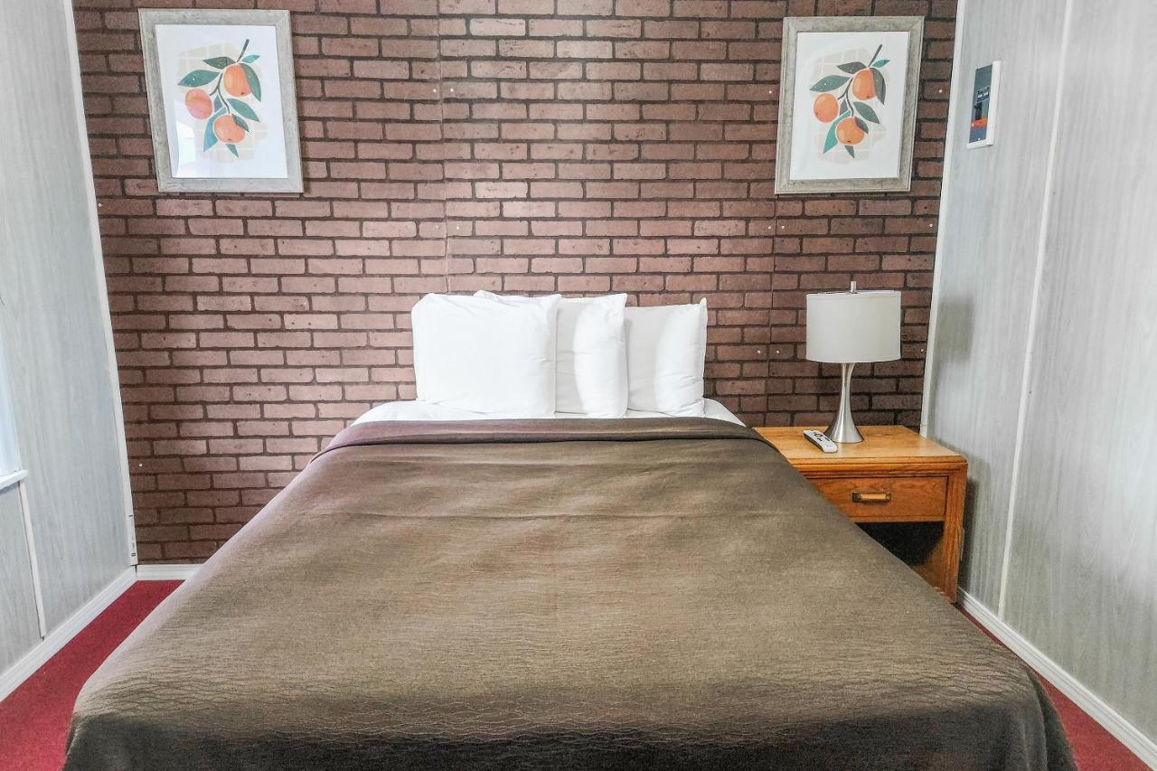 Oyo Hotel Colby, Ks エクステリア 写真