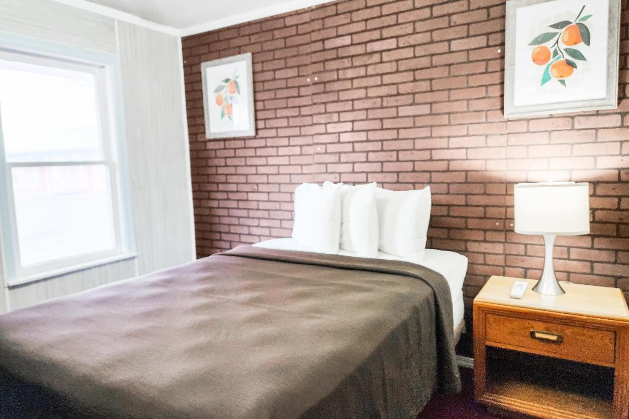 Oyo Hotel Colby, Ks エクステリア 写真