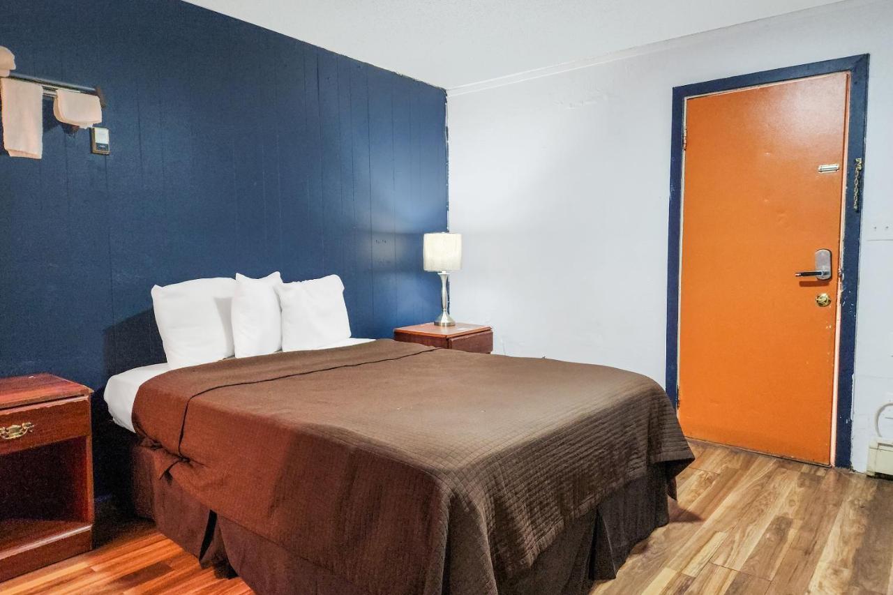 Oyo Hotel Colby, Ks エクステリア 写真