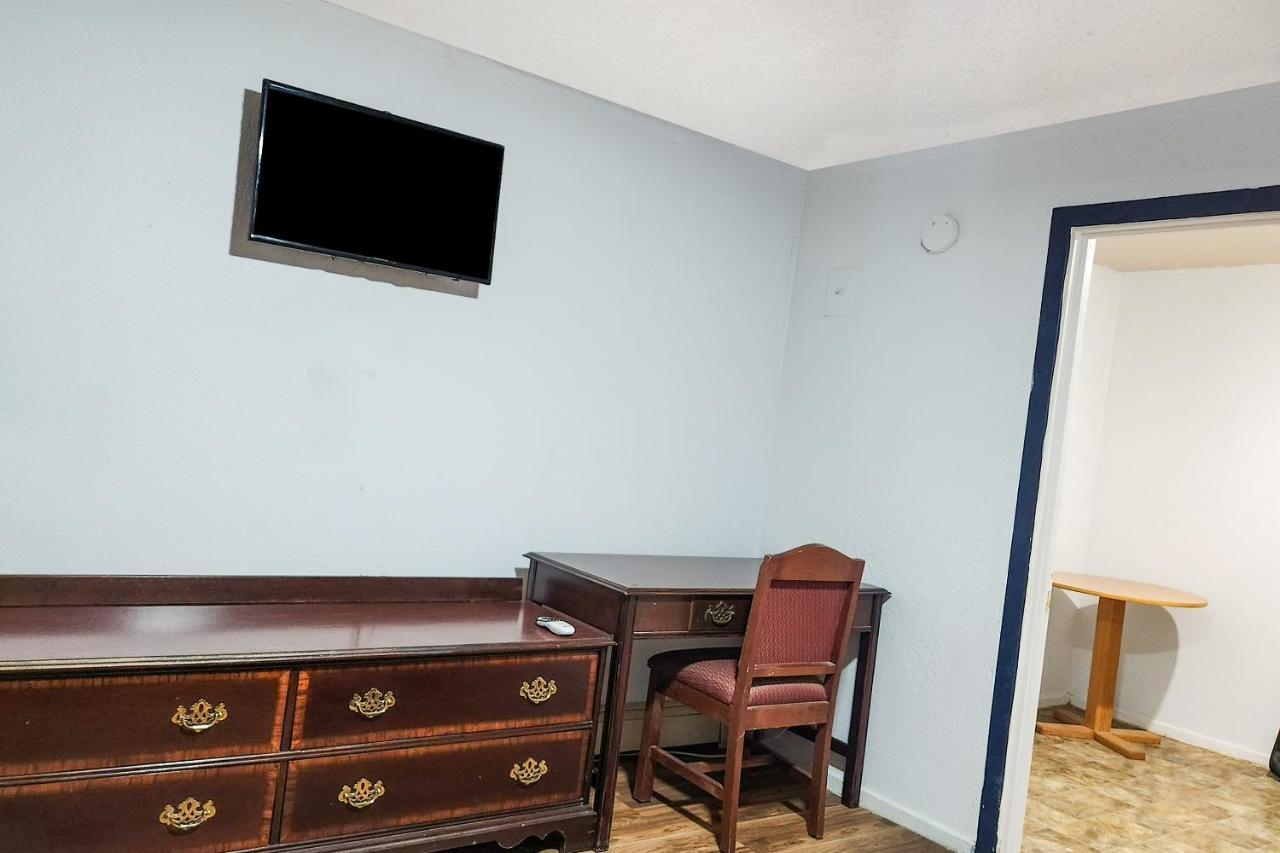 Oyo Hotel Colby, Ks エクステリア 写真